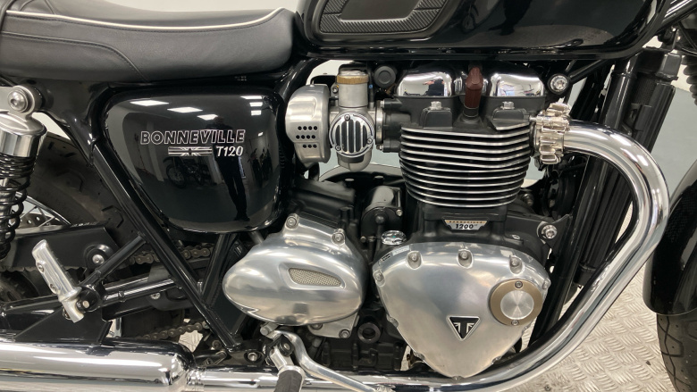 Triumph Bonneville T120 Jet Black